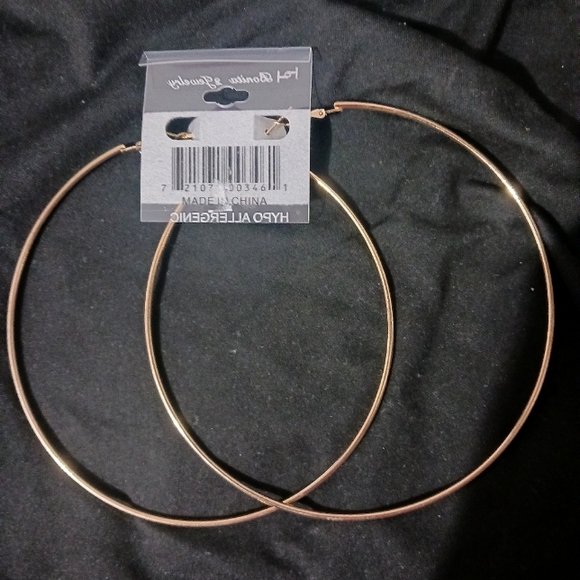 NEW Women Gold Fashion big hoops earrings - Picture 4 of 4